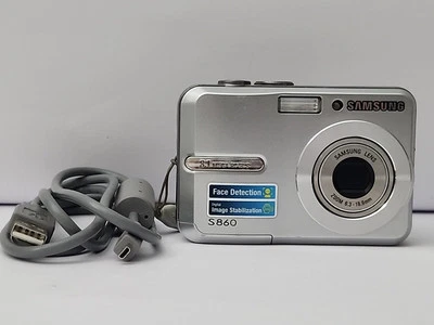Samsung S860 8.1 MP Digital Camera - Silver - Image 1 of 4
