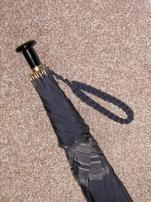 Antiguo paraguas enchapado en oro Paragon & S.Fox & Co azul marino con parte superior de pomo Foto 1 de 4