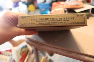 Dennison Mfg 5,000 Fine Grade Pins in Strips Sewing Brass - Picture 1 of 2