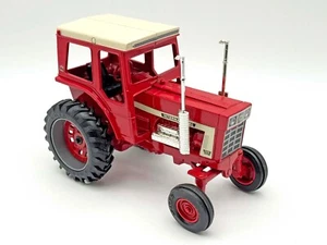 1/16 International Harvester 1568 White Stripe V8 Tractor With Red Cab - Picture 1 of 2