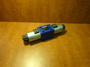Rexroth hydraulic valve 4WE 10 Q33/CG24NK4 R900598961 - Picture 1 of 3