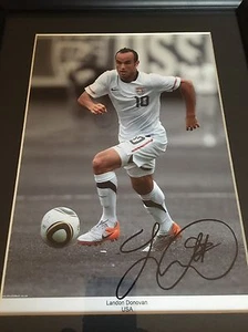 FOTO LANDON DONOVAN AUTOGRAFIADA ENMARCADA 8x10 EQUIPO DE FÚTBOL EE. UU. - Imagen 1 de 8