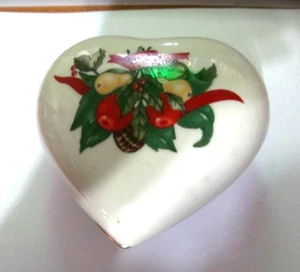 Vintage Trinket Box AMC N.Y.N.Y Japan Heart Shaped Ceramic Christmas - Picture 1 of 4