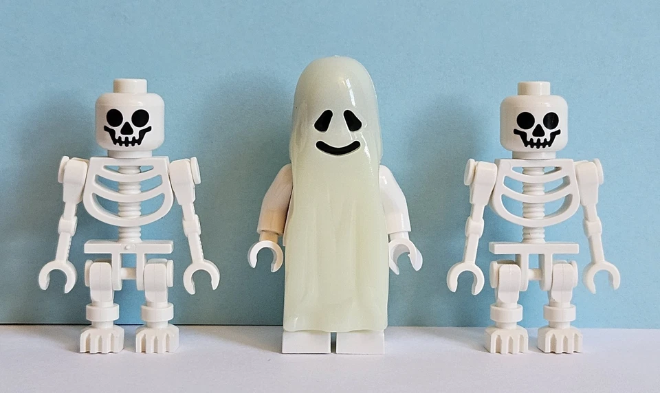 Nuevo Lote de 3 Minifiguras Lego: 2 Esqueletos y 1 Fantasma Resplandor en la Oscuridad Foto 1 de 1