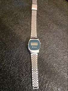 Saxon LCD Quartz Watch - Picture 1 of 4