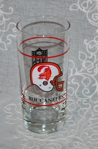 Vintage NFL Mobil 16 Oz Glass Tumbler Hi Ball Tampa Bay Buccaneers Helmet Cover