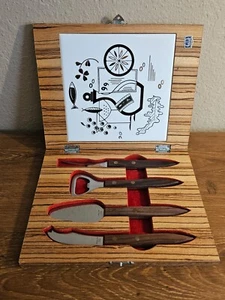 Vintage japanisches Mid Century Modern klappbares Käse Schneidebrett mit Utensilien - Bild 1 von 10