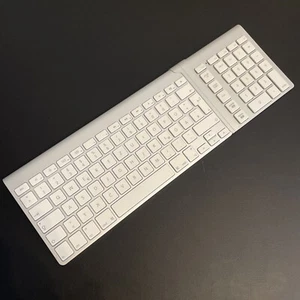 Apple Wireless Bluetooth Tastatur, Layout Deutsch - MC184D/B mit Ziffernblock - Bild 1 von 5