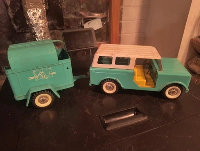 Vintage Structo International Harvester Scout with matching Horse Trailer - Image 1 of 4