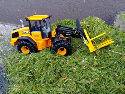 16ft Folding Buckrake 1/32 Scale To Suit Britains  - Image 1 of 4