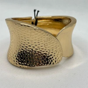 nOir Schmuck Vintage inspiriert goldfarben gehämmert Klapp Armreif Armband - Bild 1 von 5