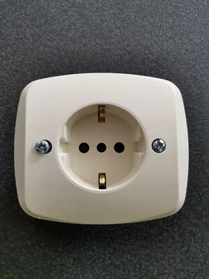 Presa Shuko per cassetta rotonda Marlanvil 1820.D