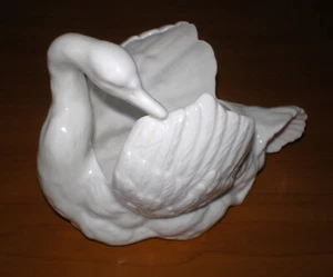 Vintage Crown Staffordshire ENGLAND Fine Bone China SWAN Vase * Planter 5" x 4" - Picture 1 of 10
