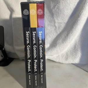 SCP Foundation Artbooks ParaBooks Scary Creepy Paranormal Sealed Hardbound Used - Imagen 1 de 12