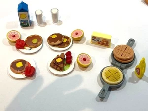 LOTE DE JARABE COCINA LITTLES BARBIE TYCO MATTEL COMIDA MINIATURA DESAYUNO PANQUEQUES - Imagen 1 de 9