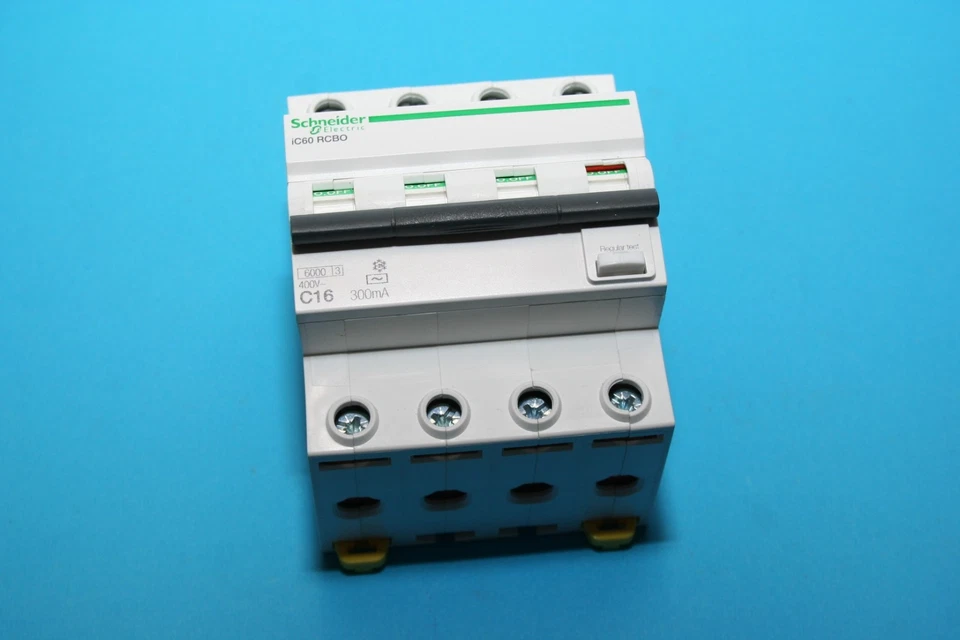 LOTTO INTERRUTTORE MAGNETOTERMICO DIFFERENZIALE SCHNEID 4X16A C16 300mA   SSPB42 - Immagine 1 di 1