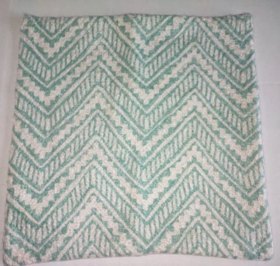 Funda de almohada Pottery Barn 18" cuadrada costera Chevron muestra de marketing turquesa Foto 1 de 4