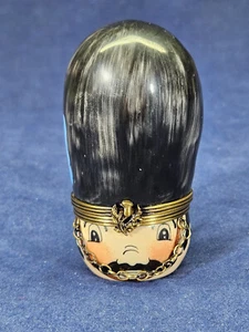 Limoges Trinket Box Royal Guard Peint Main SIGNED - Picture 1 of 12
