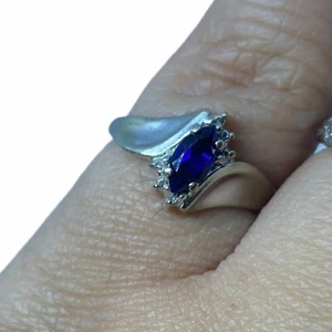 Anillo de oro blanco 10K zafiro azul marquesa y pequeño 6 diamantes talla 6 para mujer’s - Imagen 1 de 7
