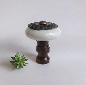 Set of 2 Gorgeous Porcelain Lamp shade finials. Harp Toppers - White - Picture 1 of 2