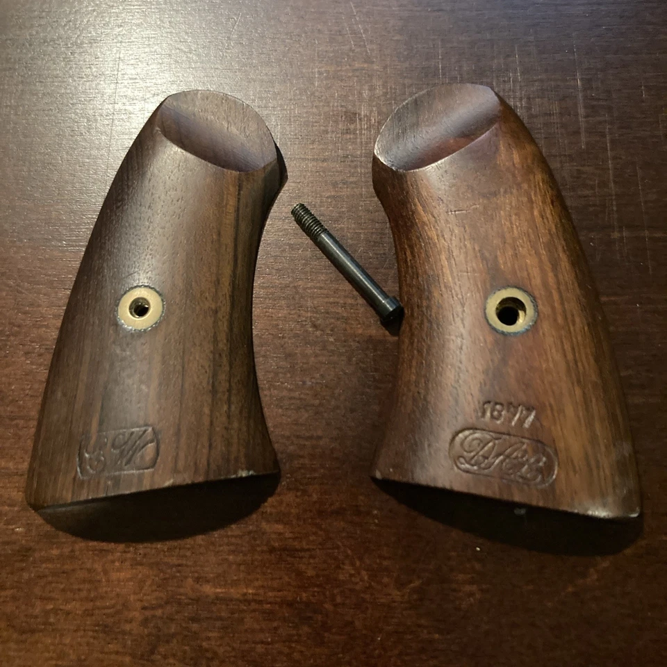 Punho de pistola Uberti Schofield 1877 nogueira - Imagem 1 de 3