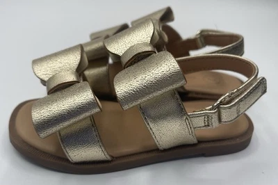 Sandalias Cat & Jack niñas pequeñas talla 7 correa con lazos dorados Foto 1 de 4
