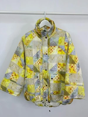 Kit feminino URBAN OUTFITTERS tamanho M amarelo floral estampado jaqueta acolchoada de náilon - Imagem 1 de 4