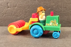 VINTAGE 1980er PLAYSKOOL LIL PLAYMATES GRÜNER TRAKTOR MIT PFLUG UND BAUER - Bild 1 von 6