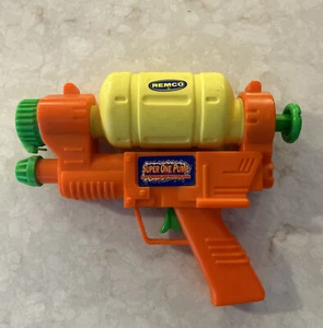 REMCO 1992 VINTAGE Air Pressure Squirt Gun WORKING/FAST SHIPPING USED CLEAN READ - Picture 1 of 6
