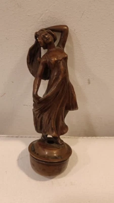 SCULTURA in BRONZO ANTICA: DONNA LIBERTY, ART NOUVEAU, STILE FLOREALE - Immagine 1 di 4