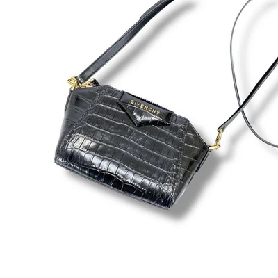 Bolso Bandolera GIVENCHY Antigona Nano Mini en Cuero Negro Repujado Dorado Foto 1 de 4