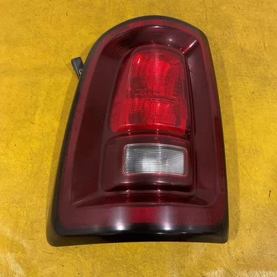 Luz trasera halógena izquierda del lado del conductor Dodge Ram 3500 2019-2024 68592555AA OEM Foto 1 de 4