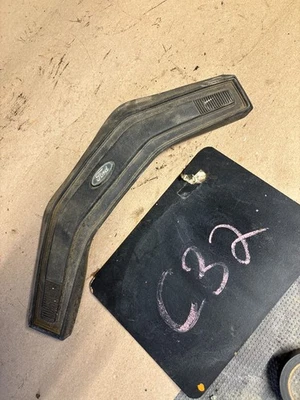 Ford Bronco F100 F150 F250 F350 1978 1979 rueda de dirección bocina cubierta OEM goma Foto 1 de 4