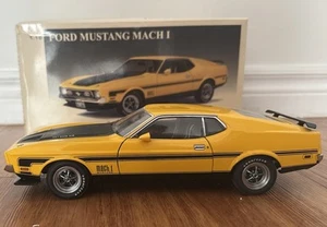 AUTOart 1/18 Ford Mustang MACH 1 Yellow 1971 Missing 1 Mirror no Packing In Box - Bild 1 von 3