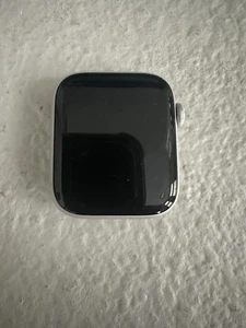 Apple Watch SE 2e génération 44 mm Starlight aluminium MXG83LL/A débloqué visage seul - Photo 1 sur 2