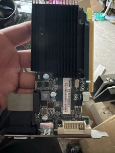 Sapphire Radeon HD 5450 PCI-E Graphics Card VGA 299-AE164-800SA 11166-02 - Picture 1 of 4