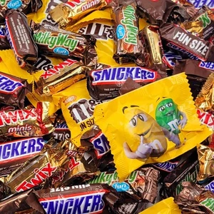 MARS Halloween Variety Pack Fun Size Chocolate Bulk & Delicious Candy (4 Pounds) - Picture 1 of 8