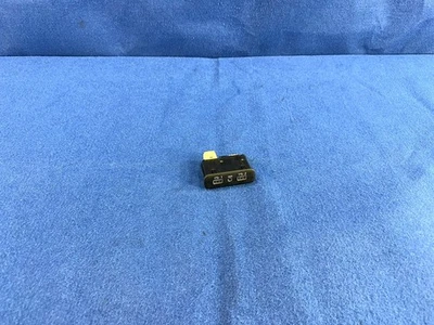 2017 - 2023 CHRYSLER 300 S OEM CENTER CONSOLE AUXILIARY USB MEDIA AUX PORT HUB - Image 1 of 4