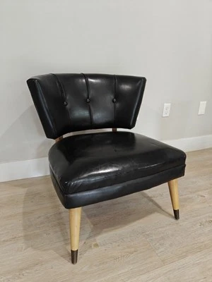 Kroehler Leather Wing Chair Vintage 1950s  - Image 1 of 4