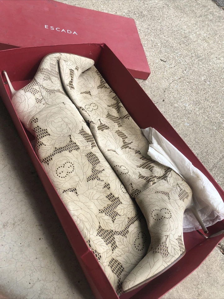 Botas altas Escada genuinas color beige para mujer talla 39 Foto 1 de 4