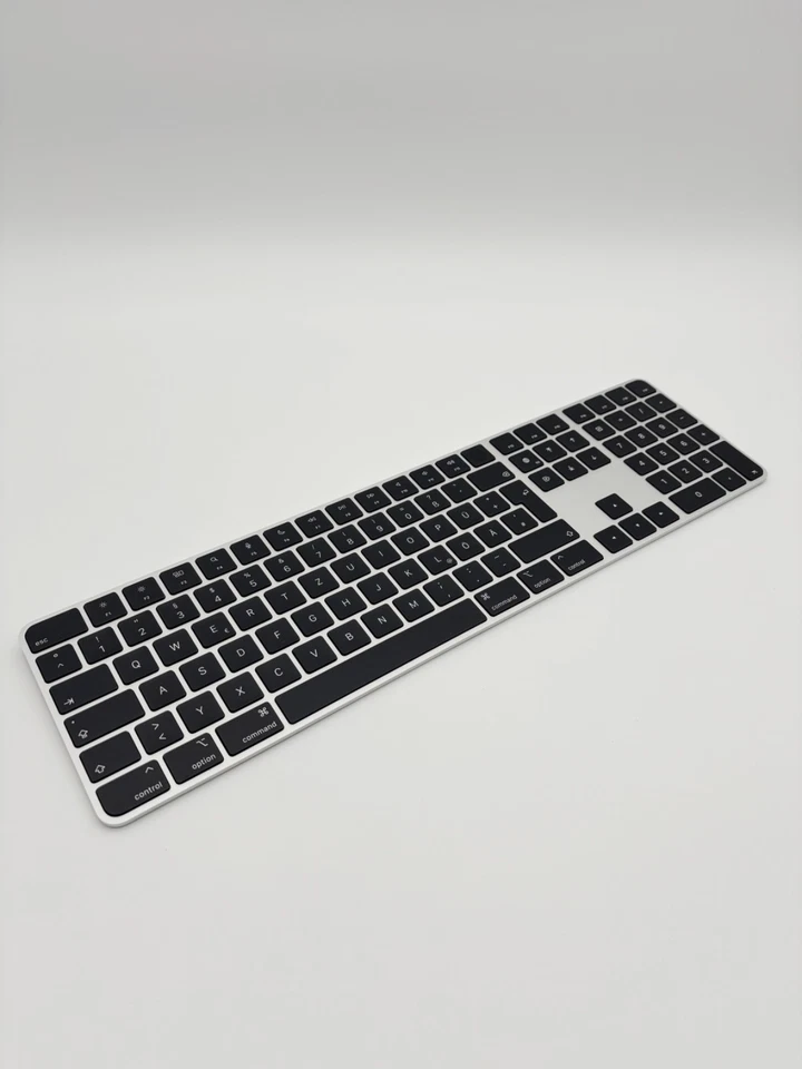 Apple Magic Keyboard Touch ID QWERTZ DE Silber Ziffernblock Tastatur - Bild 1 von 4