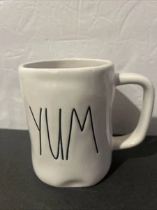Rae Dunn YUM Kaffee Tee Becher Artisan Collection von Magenta Weiß Keramik 16 Unzen - Bild 1 von 18