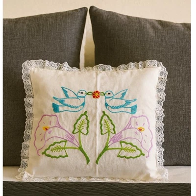 Trapunto белая вышитая кружевная отделка 3D птицы и цветы наволочка 22 дюйма x 18 дюймов - Изображение 1 из 4