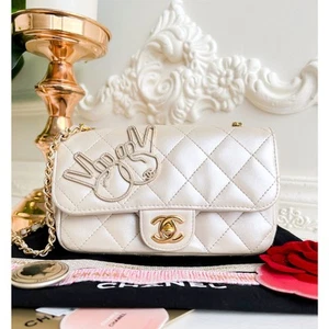 Auténtico Bolso Bandolera Chanel Emoticon Clásico Solapa Beige Piel de Cordero Pequeño B0831 - Imagen 1 de 24