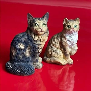 Coppia statuine vintage a righe gatto gattino seduto anni 90 gattino nero e marrone - Foto 1 di 9