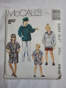 McCalls 5304 Pattern Kids Sweatshirt Shirt Pants Shorts Hat SzMed(8/10) Uncut - Foto 1 di 3