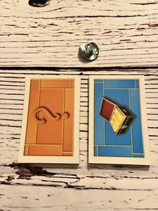 Monopoly Hier und Jetzt Welt Edition 32 Ersatztruhe Chance Karten Hut 2008 - Bild 1 von 7