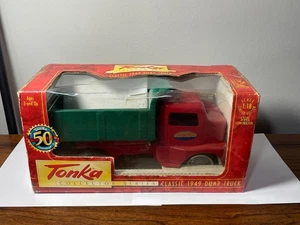 Tonka Collector Series Classic 1949 Dump Truck 1:18 50th Anniversary BOX DAMAGE - Picture 1 of 14