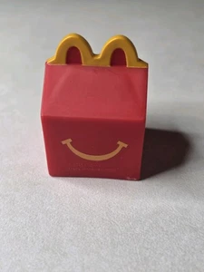 Juguete Lil McDonald's 2025 #3 Little HAPPY FOOD BOX ROJO con pegatinas **Sin caja** - Imagen 1 de 7