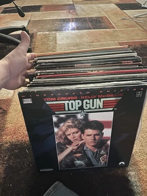 Lot Of 30 laserdiscs T2, Vacation, Top Gun, Raiders of the lost ark. No reserve - Imagem 1 de 4